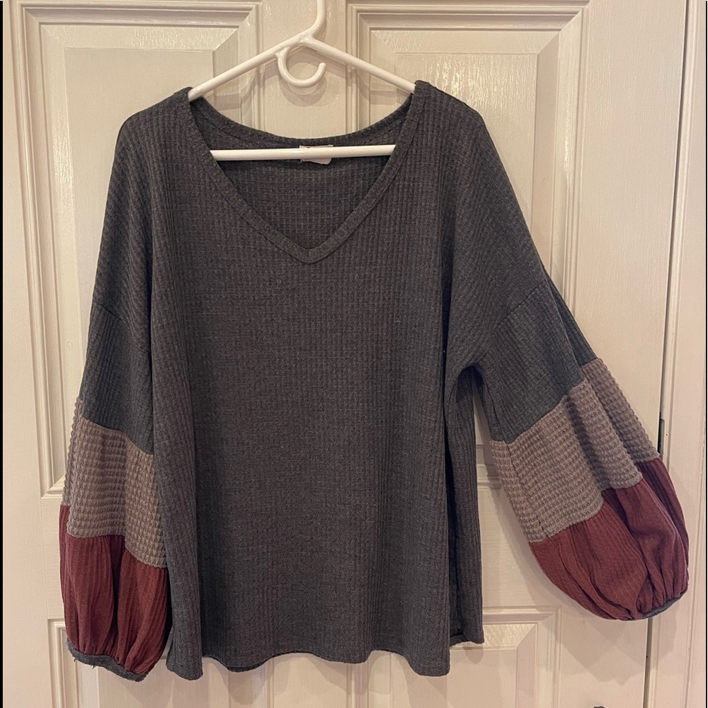 EUC BiBi Bubble Sleeve Top